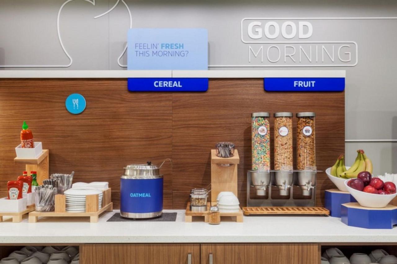 Holiday Inn Express - Blair By Ihg Exteriör bild